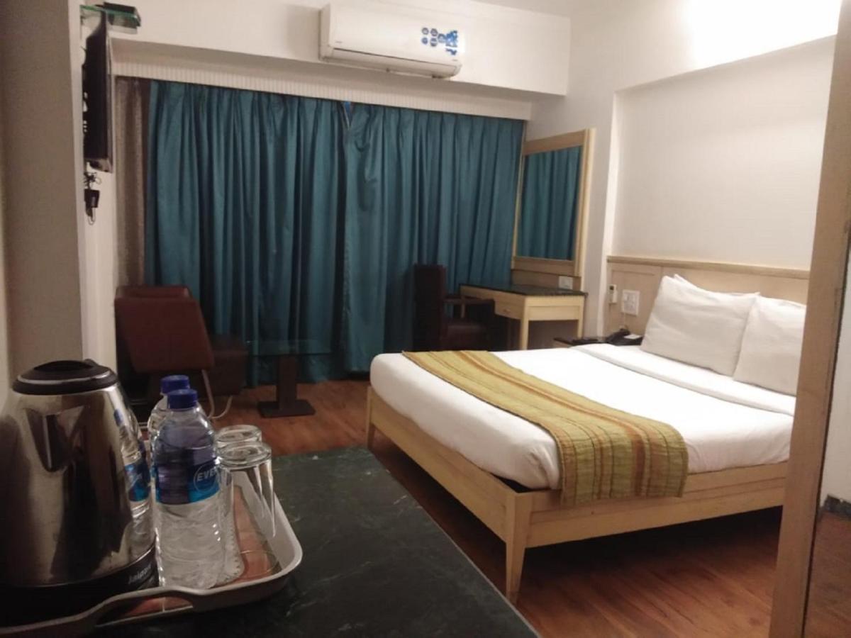 Yogi Metropolitan Hotel Navi Mumbai Exterior foto