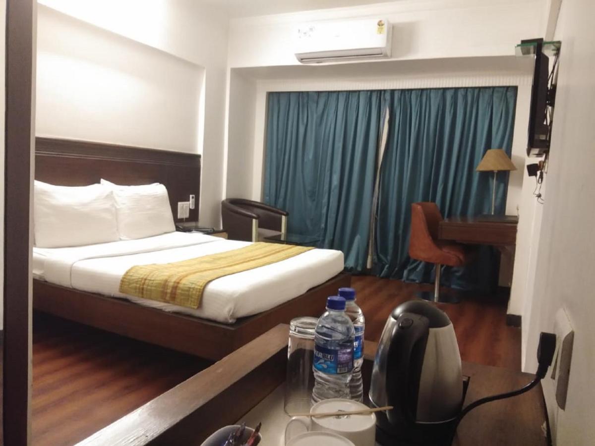 Yogi Metropolitan Hotel Navi Mumbai Exterior foto