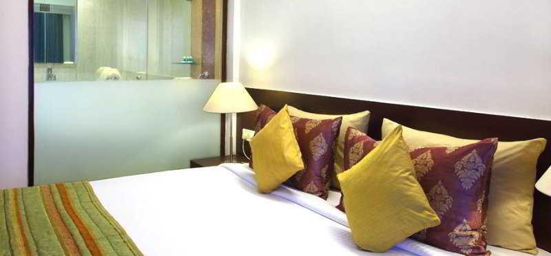 Yogi Metropolitan Hotel Navi Mumbai Exterior foto